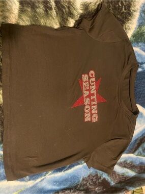 Black Short Sleeve T‑Shirt with Red Star Graphic